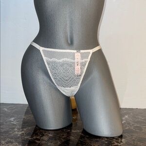 Victoria’s Secret Very Sexy V-string Thong Panty Underwear. Size Medium.NWT